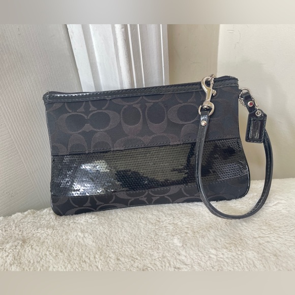 Coach large sequin wristlet EUC - Picture 6 of 11